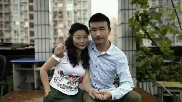 萬人瘋追「王阿姨」　母子戀真相傻眼