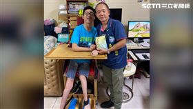 無障礙計程車司機榮獲友善扶持獎。高雄56歲駕駛謝建財。
圖/罕病基金會提供