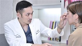 名家專用／NOW健康／專業鼻整形診所張展瑋院長表示，鼻子位居臉部正中央，容易成為第1眼的注目焦點，整形評估應以整體美感為主。(勿用)