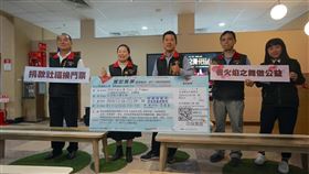 愛爾蘭踢踏舞團12/16花蓮演出  縣府推公益票愛爾蘭踢踏舞團在台巡迴演出，花蓮場於16日登場，縣府文化局推出只換不賣的「公益票」，即日起至15日，捐款給指定社福單位，即可憑收據兌換價值新台幣4200元的貴賓券。縣長徐榛蔚（左2）、文化局長吳勁毅（中）1日舉行宣傳記者會。中央社記者張祈攝  109年12月1日