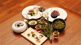 澎湖戀戀海味壓軸推出　五星主廚月登場澎湖縣政府自10月至12月長達3個月推出「戀戀海味‧澎湖美食假期」，12月壓軸由福朋喜來登接手推出「五星主廚月」，遊客走訪澎湖，可享五星高檔料理。（福朋喜來登提供）中央社　109年12月1日