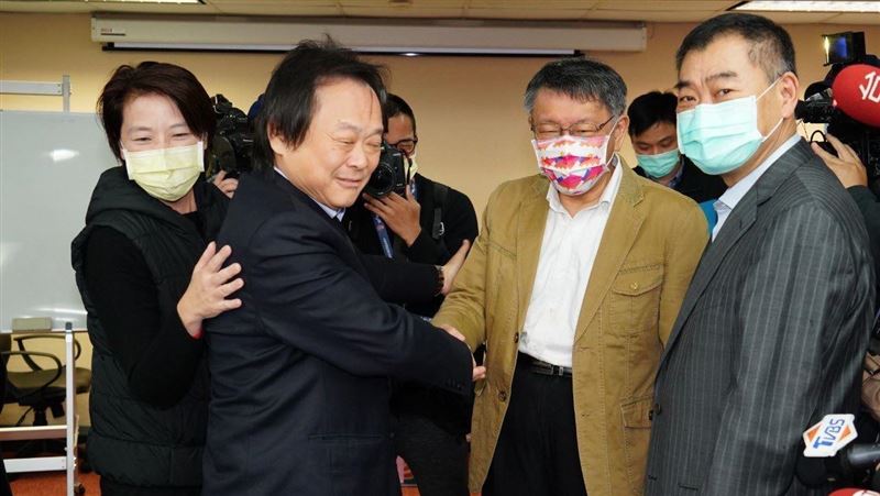 柯P秀握手照　王世堅：洗手20幾次