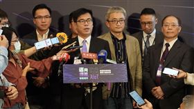 5G AIoT國際大聯盟成軍  微軟思科齊聚高雄「亞洲新灣區5G AIoT國際大聯盟」30日在高雄正式成軍，市長陳其邁（前中）表示，除了台灣微軟、台灣思科等國際大廠齊聚高雄，市府也將成立新創基地，提供業者投資進駐。中央社記者董俊志攝　109年11月30日