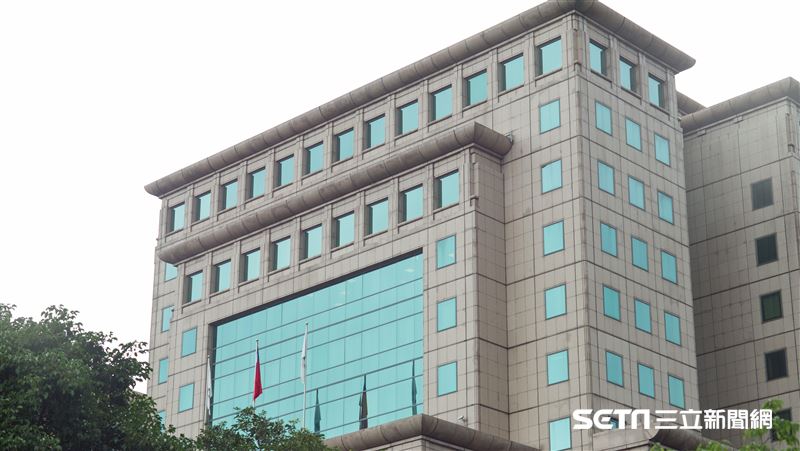 長榮老臣「被請辭」　怒揭大哥派策反