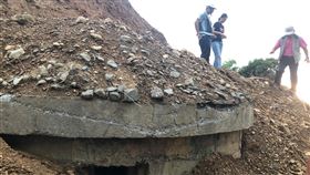 屏東枋寮新開村光電開發區　發現二戰石頭營遺跡屏東縣枋寮鄉新開村開發光電區發現二戰時期「石頭營」遺跡，文史工作者及當地居民多次抗議要求停止開發，文化部及縣府文化處派員會勘。（屏東縣政府提供） 中央社記者郭芷瑄傳真  109年12月1日