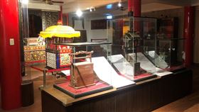 浯島城隍廟文物特藏館　展示金門宗教文史資料「浯島城隍廟文物特藏館」是由金門縣文化局輔導浯島城隍廟管理委員會成立，館內陳列與金門宗教文化與歷史密切相關文物。（金門縣政府提供）中央社記者黃慧敏傳真  109年12月1日