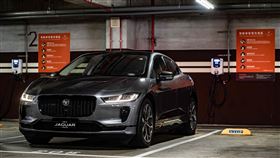▲JAGUAR LAND ROVER提供車主一年免費使用Noodoe全台環島充電網（圖／JAGUAR LAND ROVER提供）