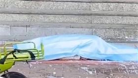 30歲男出門上班！走騎樓旁遭「超尖冰塊」砸中　當場身亡（圖／翻攝自沸點視頻微博）