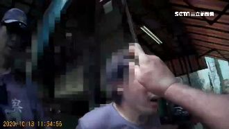 男不滿被開單嗆警　遭警二度噴辣椒水