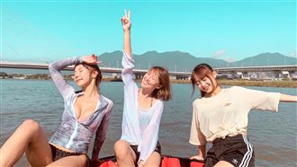李懿、巫苡萱挑戰衝浪 過程笑料不斷