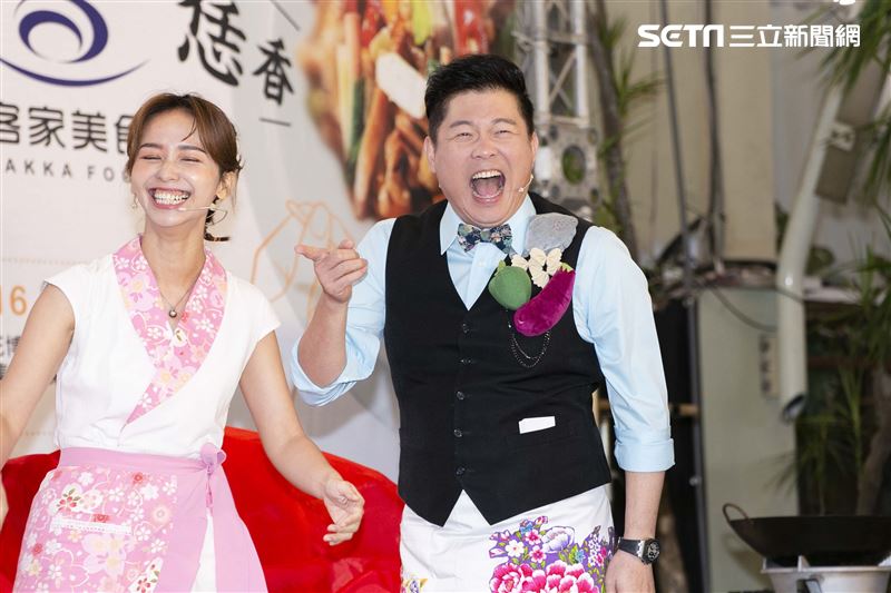 客委會主委楊長鎮、曾國城、邱寶郎、陳明珠出席「2020客家小炒全國爭霸賽」示範賽花博開炒。（圖／記者楊澍攝影）