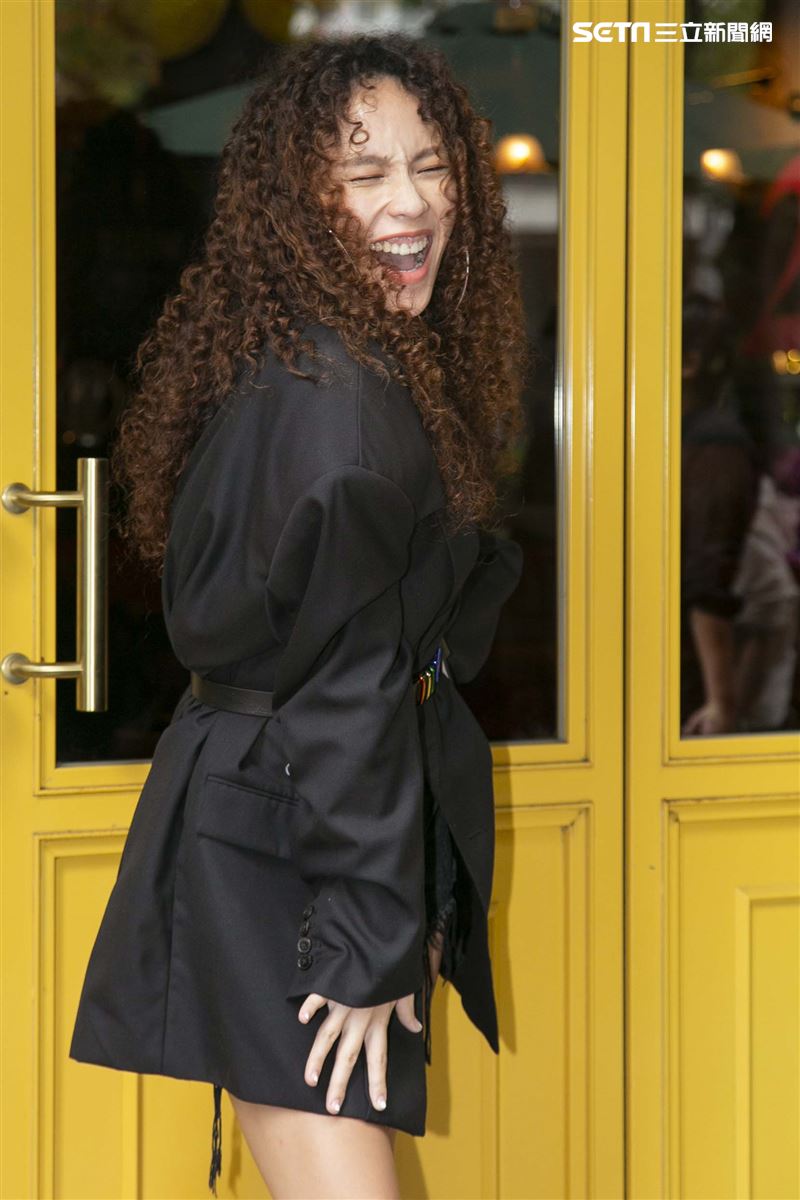 入圍金曲歌后呂薔發片。（圖／記者楊澍攝影）