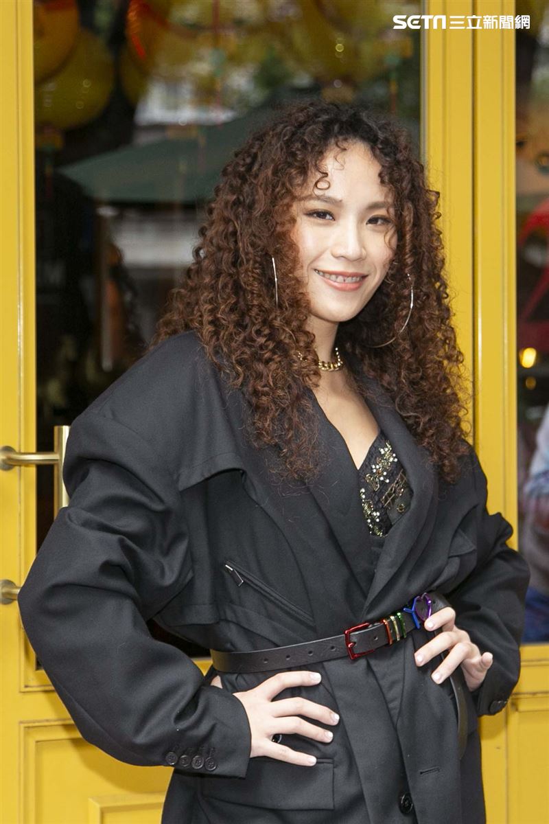 入圍金曲歌后呂薔發片。（圖／記者楊澍攝影）