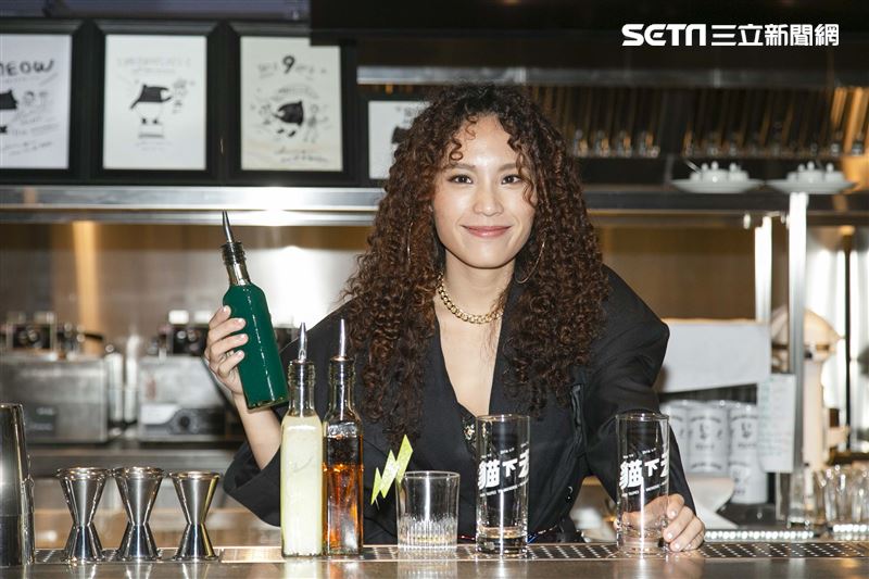 入圍金曲歌后呂薔發片。（圖／記者楊澍攝影）