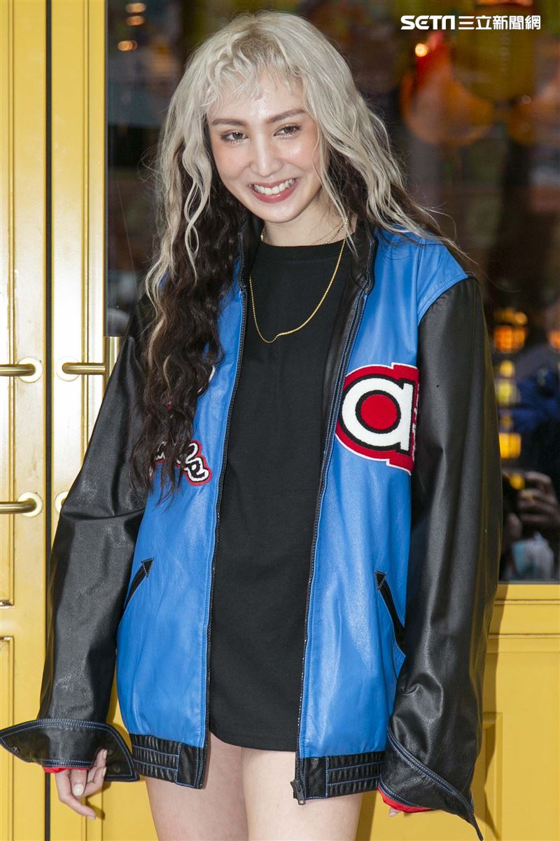 入圍金曲歌后呂薔發片。（圖／記者楊澍攝影）