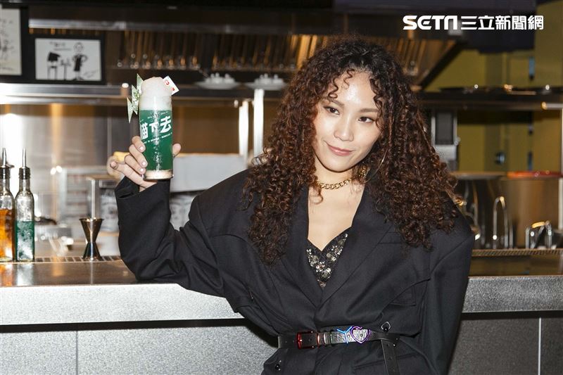 入圍金曲歌后呂薔發片。（圖／記者楊澍攝影）