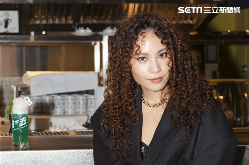 入圍金曲歌后呂薔發片。（圖／記者楊澍攝影）