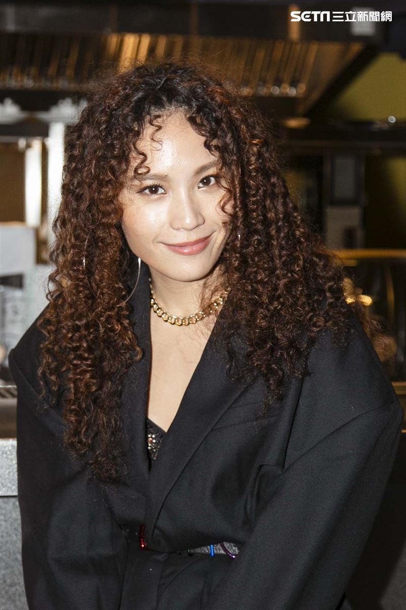 入圍金曲歌后呂薔發片。（圖／記者楊澍攝影）