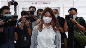 周庭首次入獄前香港眾志成員周庭2日被以「煽惑他人明知而參與未經批准集結」罪，判處有期徒刑10個月。這是周庭首次被定罪入獄。圖為她11月23日前往法院出庭。（中通社提供）中央社　109年12月2日