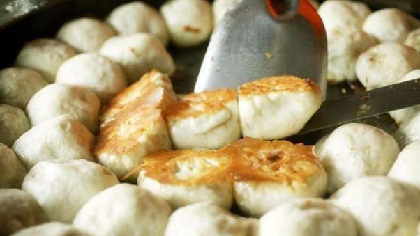 水煎包如何搭配醬料?台中「1吃法」驚呆