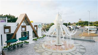 國道新景點　星巴克首座積木城堡門市