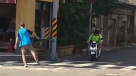 他路上熱舞秀舞技　網：尾牙省舞團費
https://www.facebook.com/100002668403651/videos/3366780756754171
圖／翻攝自爆料公社公開版