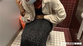 妙齡女肚子痛／腹瀉／拉肚子示意圖（資料照）