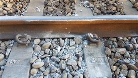 鐵軌,石頭,水泥,新竹,碎裂,鐵警