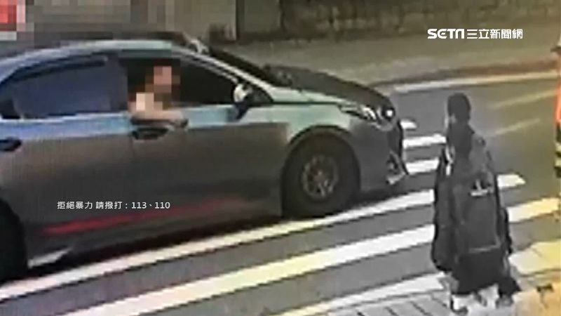 醉男國小門口持鐵棍狂揮　雙胞胎嚇逃