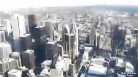 ▲紐約出現強烈白光與巨響。（圖／翻攝自推特）