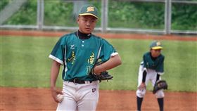 陳金豐名字響亮偶像是陳傑憲　威力盃攻守俱佳2020年第8屆花蓮台彩威力盃少棒賽3日開打，台南市隊主力球員陳金豐（圖）因與退役球星陳金鋒名字讀音相同成亮點，但他偶像是統一獅隊陳傑憲，陳金豐投打俱佳，教練稱讚他表現超齡。中央社記者謝靜雯攝  109年12月3日