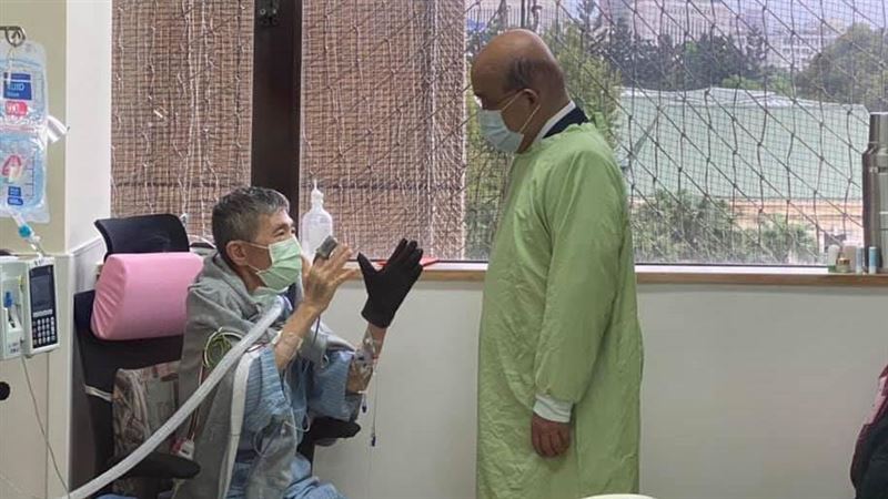 蔡啟芳發燒住院　瘦至38公斤照片曝