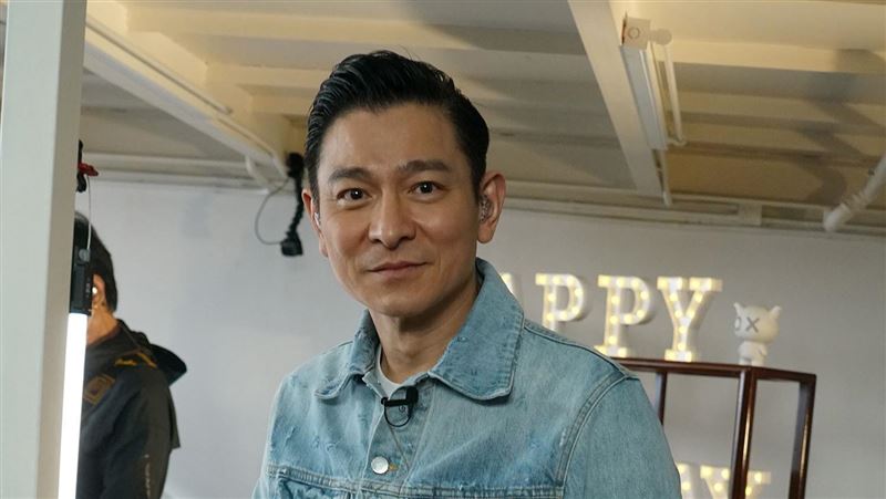 劉德華8歲女入院？朱麗倩陪看心臟科