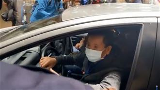 挖洞失敗！林為洲租車衝警局糗被放行