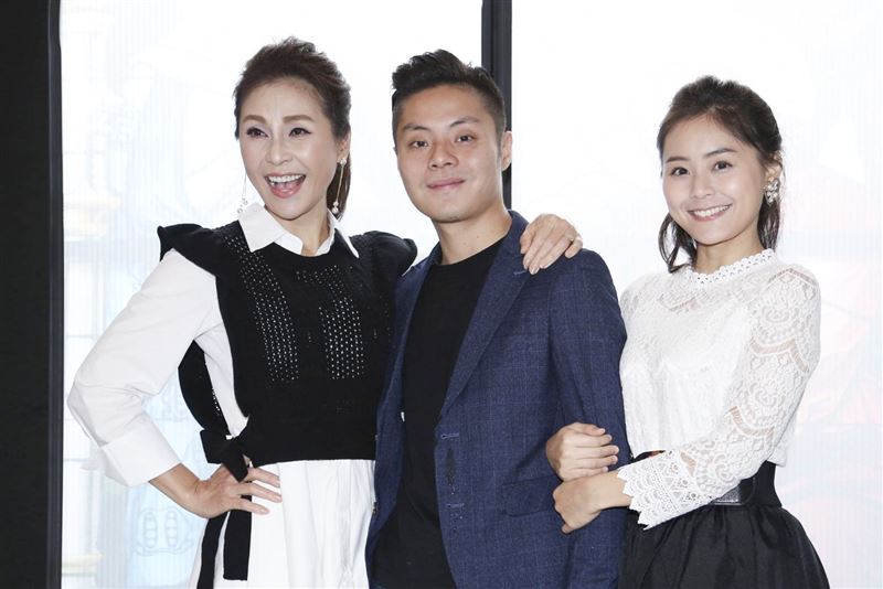 梁佑南、方琦及兒子方璿開新餐廳。（圖／記者楊澍攝影）