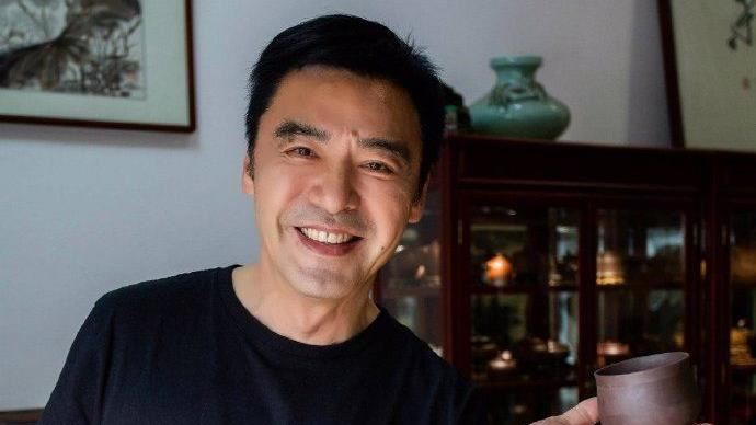 曾破產負債7億　鍾鎮濤娶台妻大翻身