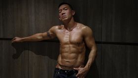 練到相當精壯的杜汶澤即將來台開拍新節目。（圖／翻攝自杜汶澤臉書）