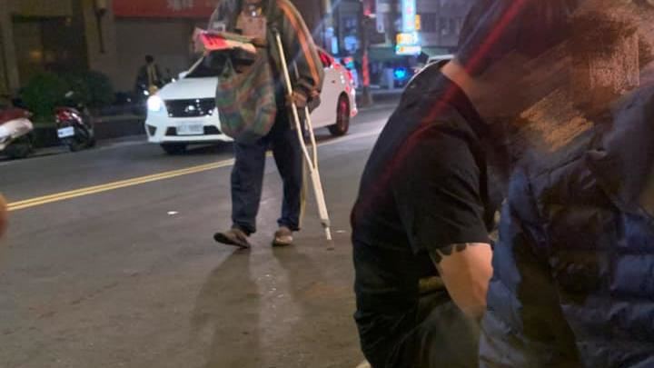 女吃薑母鴨　遇愛心伯狂罵：看不起人