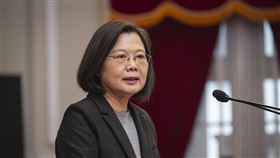 蔡總統接見國家建築金質獎及玉山獎得主（1）總統蔡英文30日接見第22屆國家建築金質獎及第17屆國家品牌玉山獎得獎代表指出，在後疫情時代，全球供應鏈重組變局，要讓台灣繼續脫穎而出，不只要再一次擦亮MIT招牌，更要做到MIT upgrade。（總統府提供）中央社記者葉素萍傳真  109年11月30日