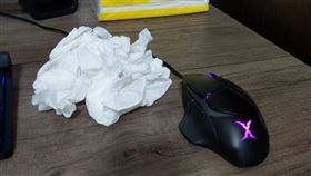 天冷關窗！哥進房見衛生紙團喊一句話　女業務秒道歉掛電話（圖／翻攝自爆怨公社臉書）