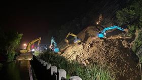 台鐵,怪手,搶修（圖／翻攝自交通部臺灣鐵路管理局 TRA臉書粉專）