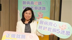 基隆長庚醫院皮膚科主任許仲瑤表示，近年乾癬治療選擇越來越多，除照光外還有生物製劑治療，患者有機會將疾病控制到不影響日常生活，呼籲別因錯誤迷思而消極治療。（圖／記者簡浩正攝影）