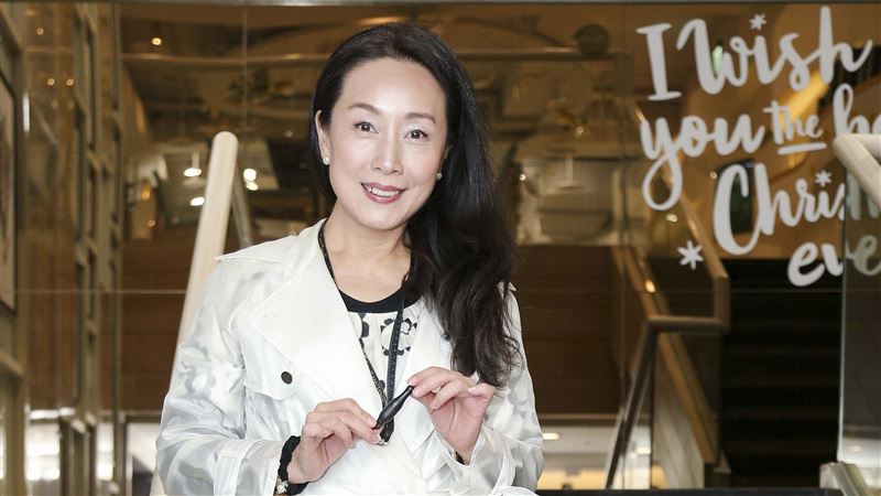 父感染肺炎驟逝　甘安內方岑求佛爆哭
