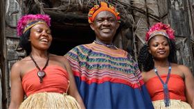 喀麥隆少年酋長Abumbi二世（圖／翻攝自@fblackaleem Twitter）