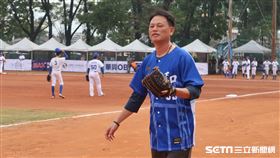 曹竣崵是美和中學校友。（圖／記者王怡翔攝影）