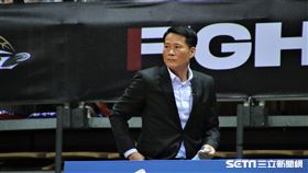 裕隆執行教練邱大宗首場例行賽就吞敗。（圖／記者劉家維攝影）