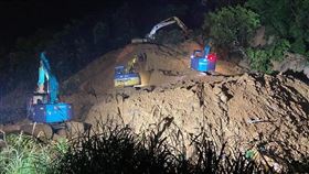 台鐵,怪手,搶修（圖／翻攝自交通部臺灣鐵路管理局 TRA臉書粉專）