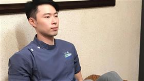 中醫師楊宗翰呼籲，民眾在日常生活中應隨時維持正確的姿勢，建議可做抱膝、瑜珈、腹肌3動作，讓身體適時伸展。（圖／楊宗翰提供）