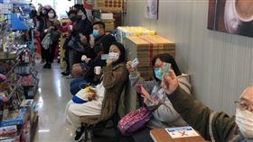 松石綠口罩,完售（圖／萊爾富提供）