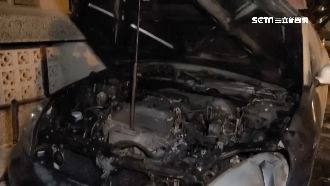 行駛中突冒白煙　警車出勤竟變火燒車